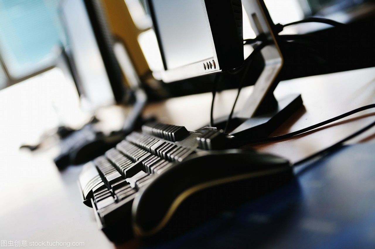 全新电脑与TFT显示器在现代学校教室的应用